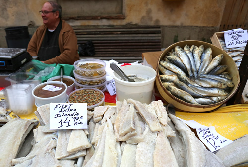 Parada de bacallà en una fira