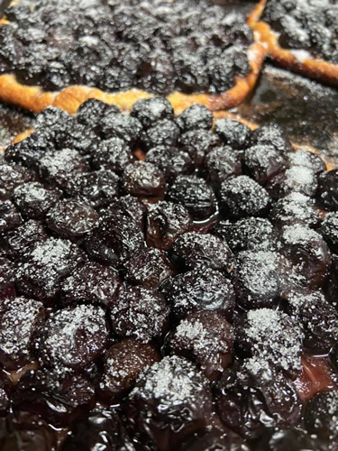 Coca amb cireres (Pastisseria Llauradó, l'Aleixar)