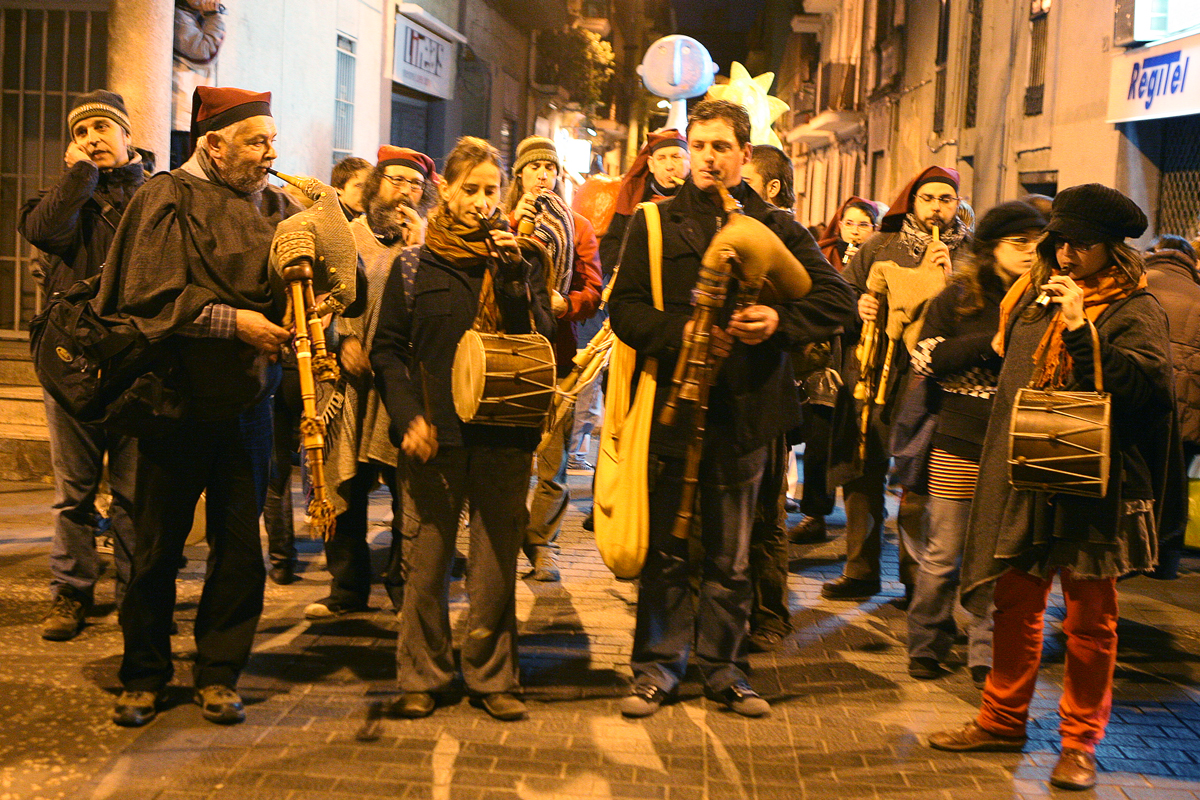 Xeremiers encapçalant la cercavila
