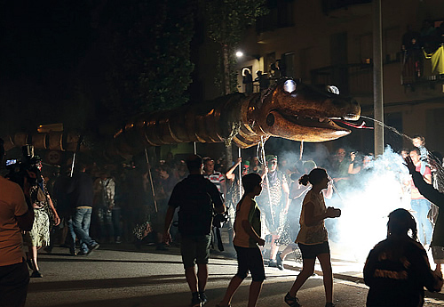 El Serpent empaitant tothom