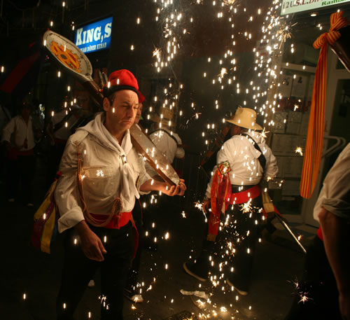 Cullera de fusta sota el foc, Raval 2006