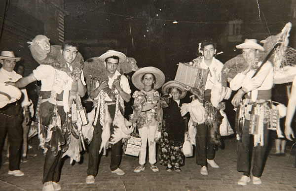 Fotografia antiga d'un dels coros