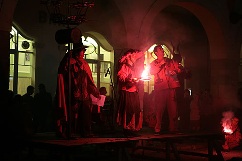 Els diables recitant els versots
