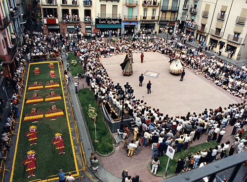 Catifes i Ball de gegants, Corpus 1997 Foto: Jesus Coma. Arxiu d'Imatges d'Olot