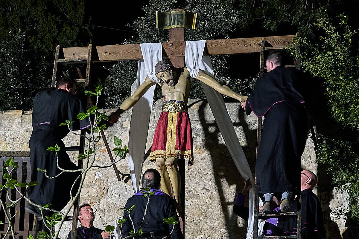 La imatge es baixa de la creu
