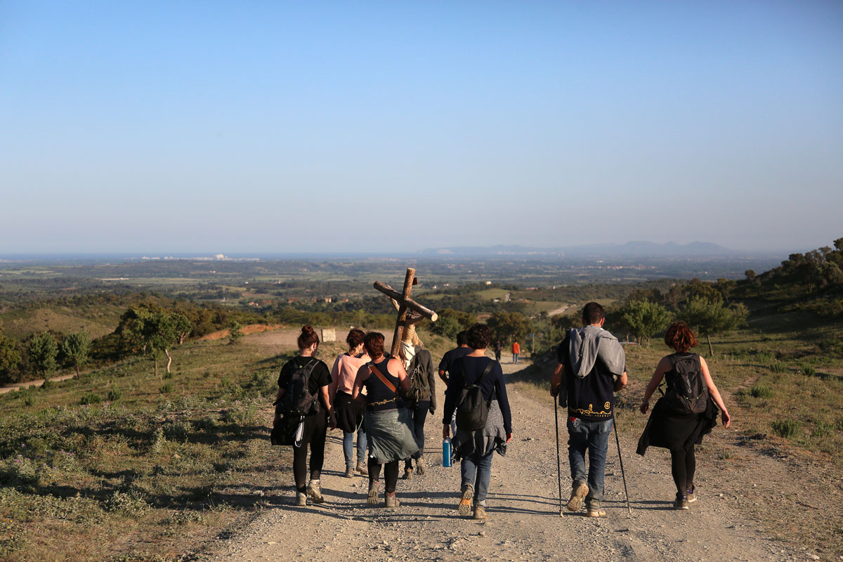 Caminants amb la plana de l'Empordà davant