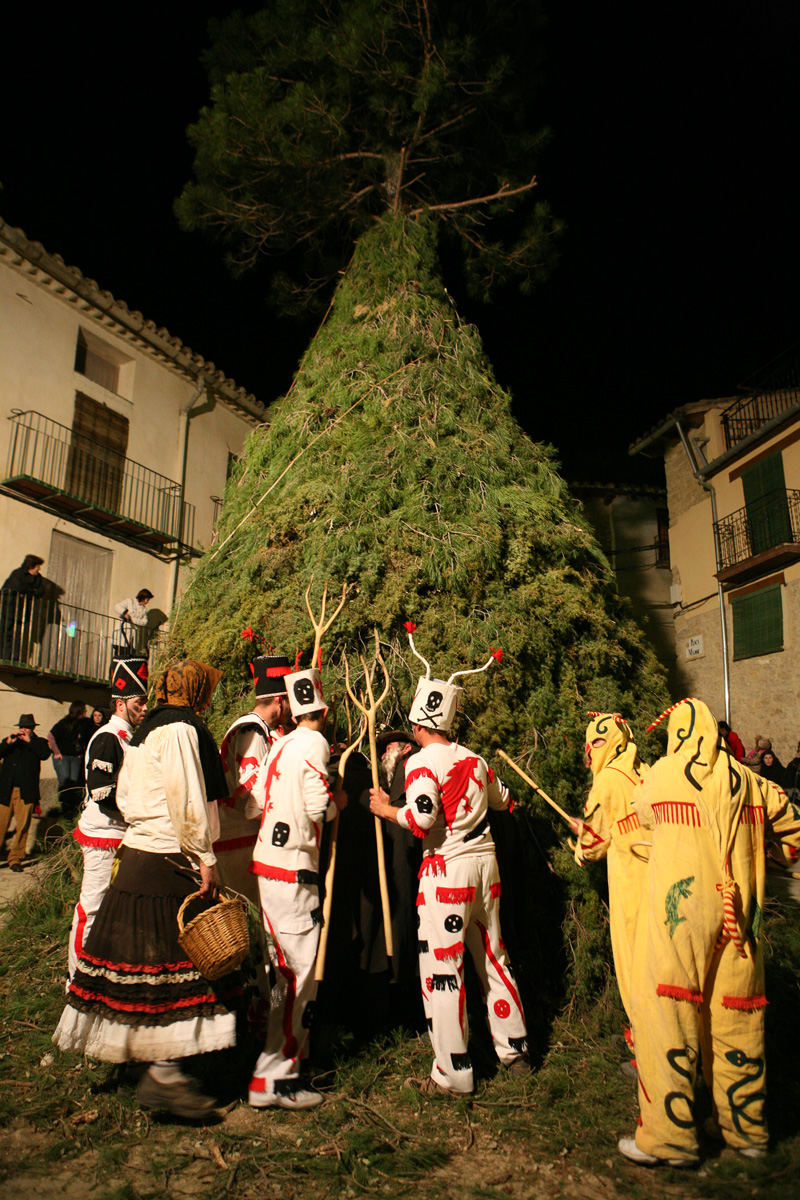 Els dimonis entren els sants dins la barraca