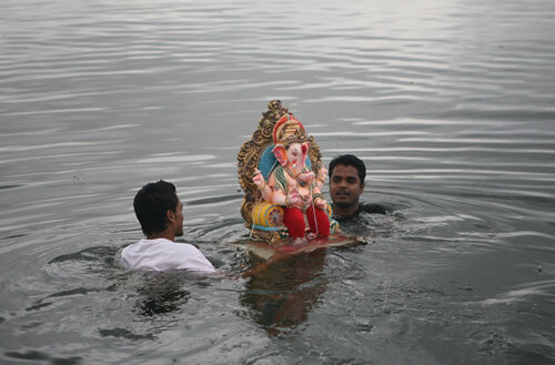 Visarjan o immersió dins l'aigua