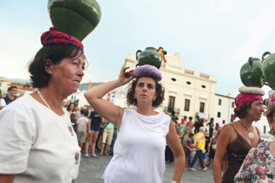 Dones amb el doll al cap