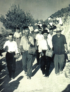 Sonadors i castanyolers a cala Llonga