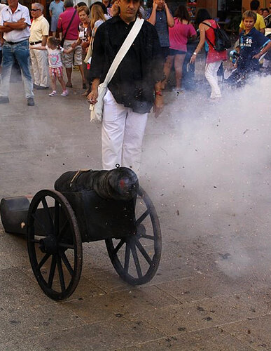 El canó que anuncia la festa