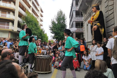 El primer truc davant l'ajuntament