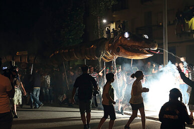 El Serpent empaitant tothom