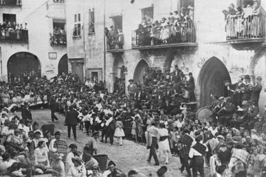 Ball de confits de Castelló d'Empúries. Foto: Arxiu municipal de Castelló d'Empúries