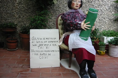 Bujot amb cartell. Foto: Joan Florit