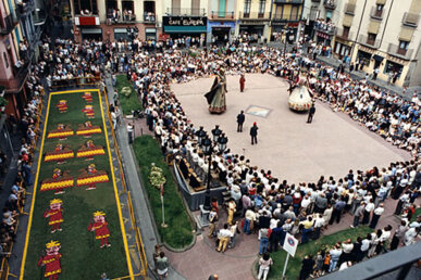 Catifes i Ball de gegants, Corpus 1997 Foto: Jesus Coma. Arxiu d'Imatges d'Olot