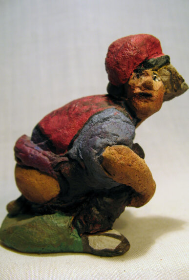 Caganer mirant de canto