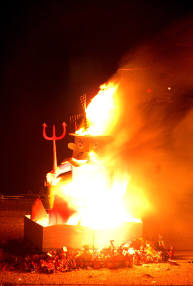El dimoni en flames. Foto: Ajuntament de Badalona