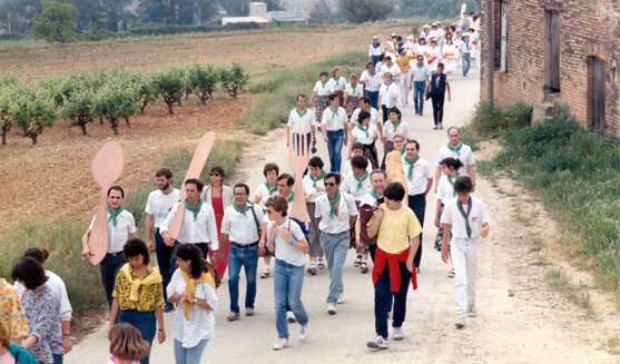 Arribada d'una colla, l'any 1986
