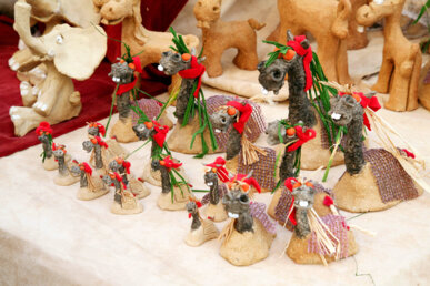Figures artesanes del Camell en una parada d'artesania