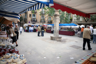 Les parades ocupen la plaça