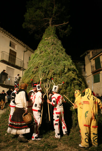 Els dimonis entren els sants dins la barraca