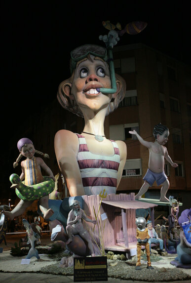 Una de les centenars de falles que hi ha per tota la ciutat
